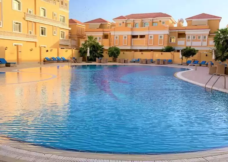 Wohn Klaar eigendom 5 + Zimmermädchen S/F Villa in Verbindung  zu vermieten in Al Sadd , Doha #9473 - 1  image 